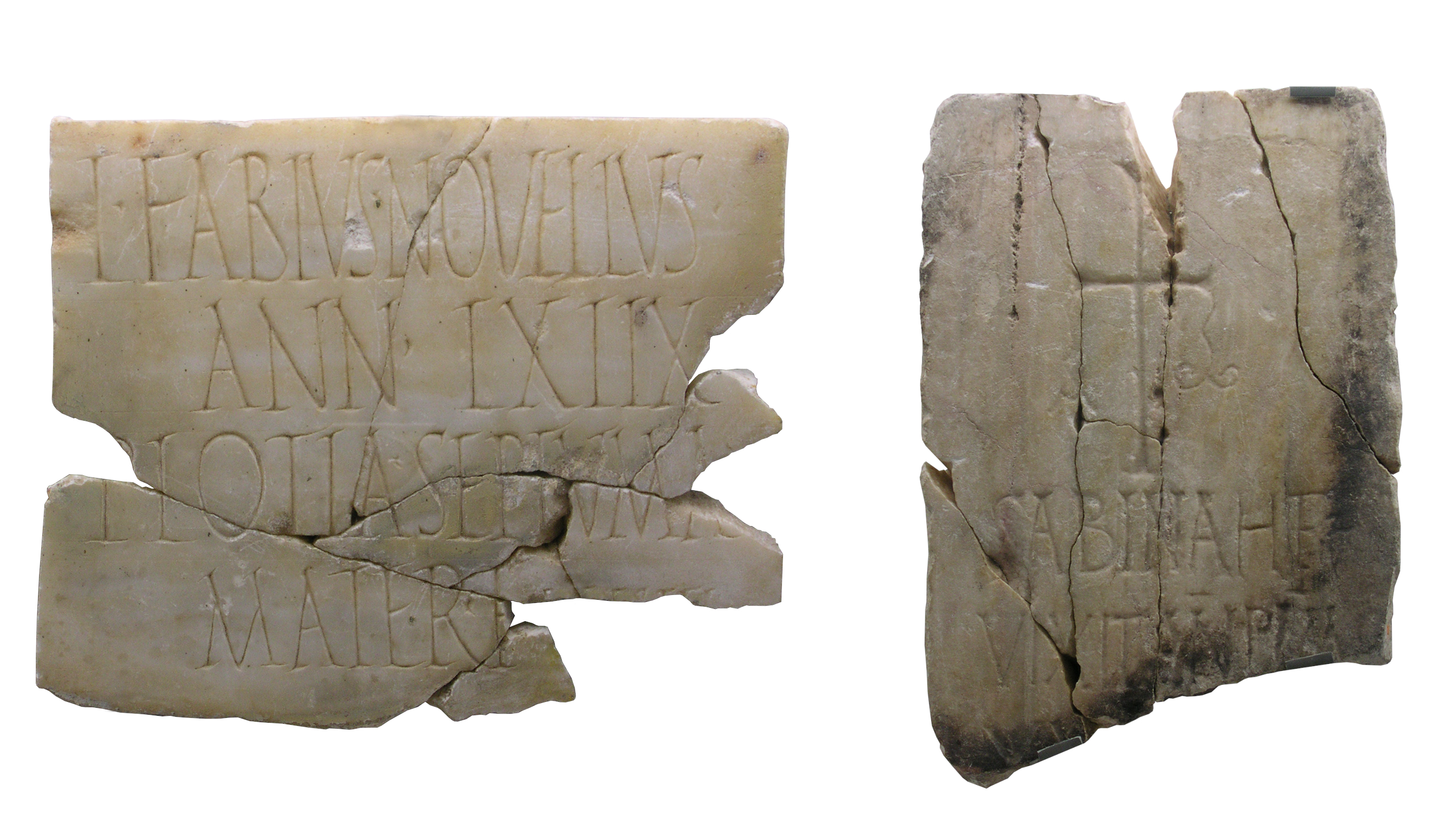 Inscripciones funerarias. A la izquierda, la de L. Fabius y a la derecha la de Sabina