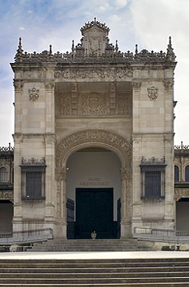 Puerta principal de acceso