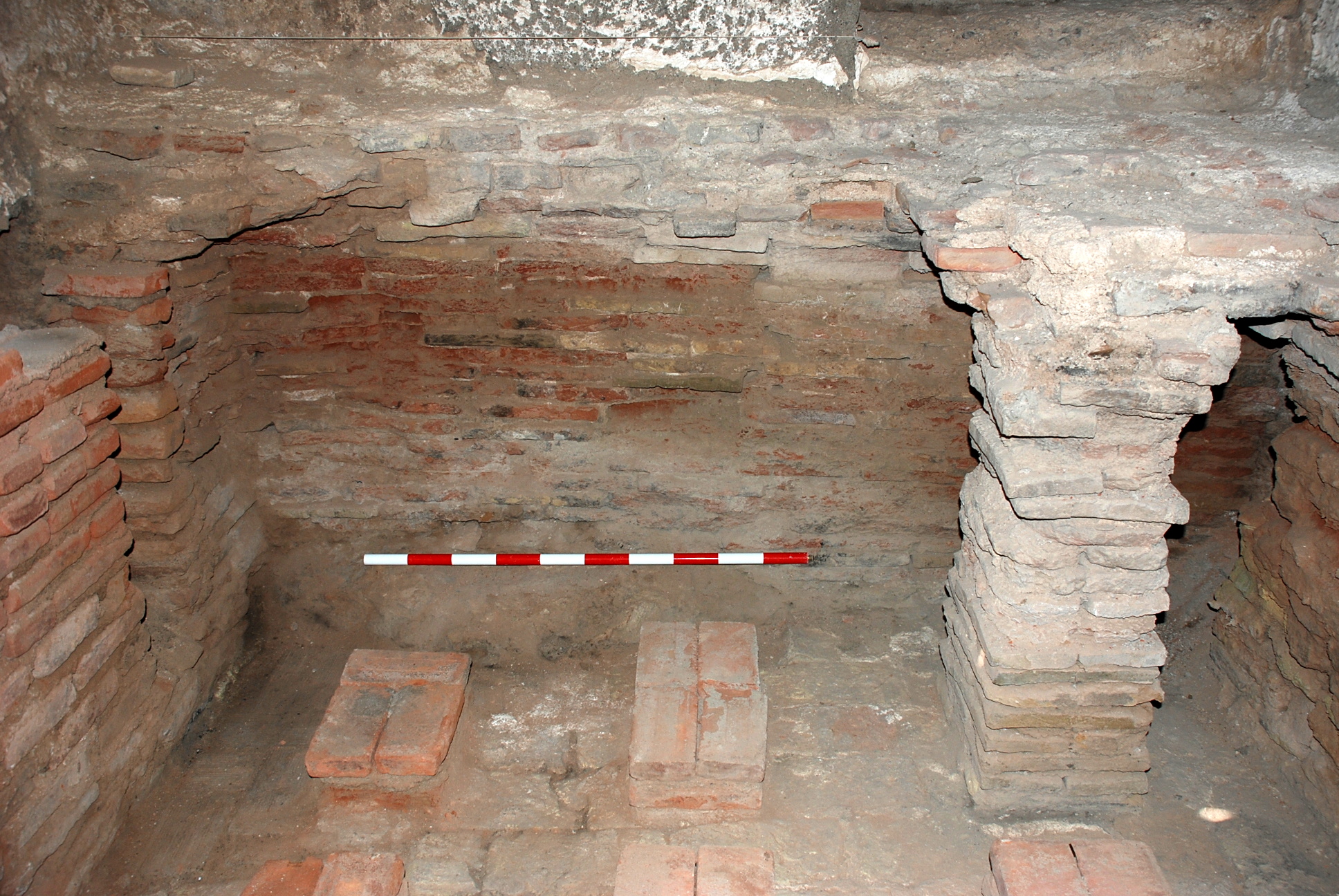 Excavaciones arqueológicas en el segundo recinto [principios del siglo XXI].