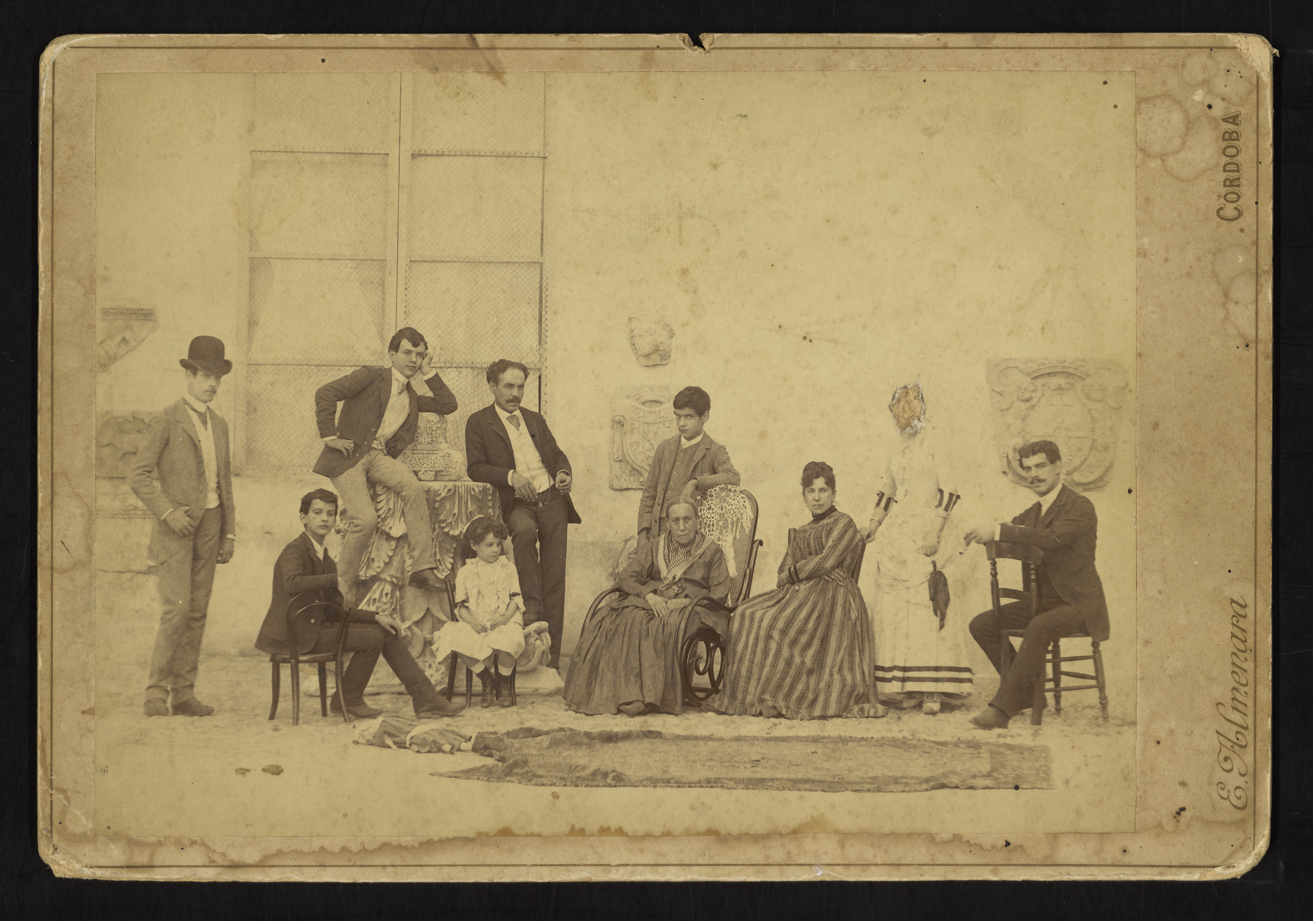 Rafael Romero Barros junto a su familia hacia 1885