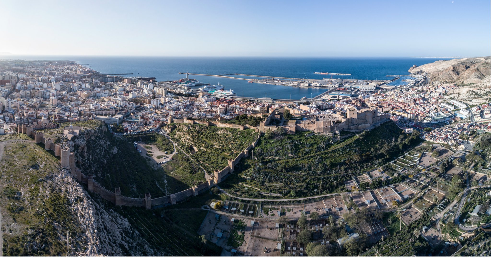 Vista del Conjunto Monumental de la Alcazaba de Almería desde el aire [2018]