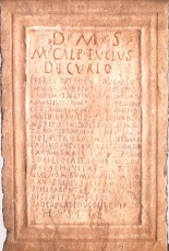 El altar funerario de Marco Calpurnio. Detalle de la inscripción