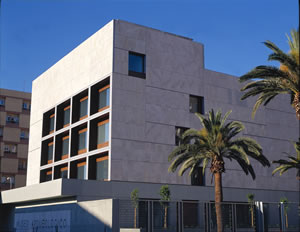 Fachada del edificio del museo de Almería