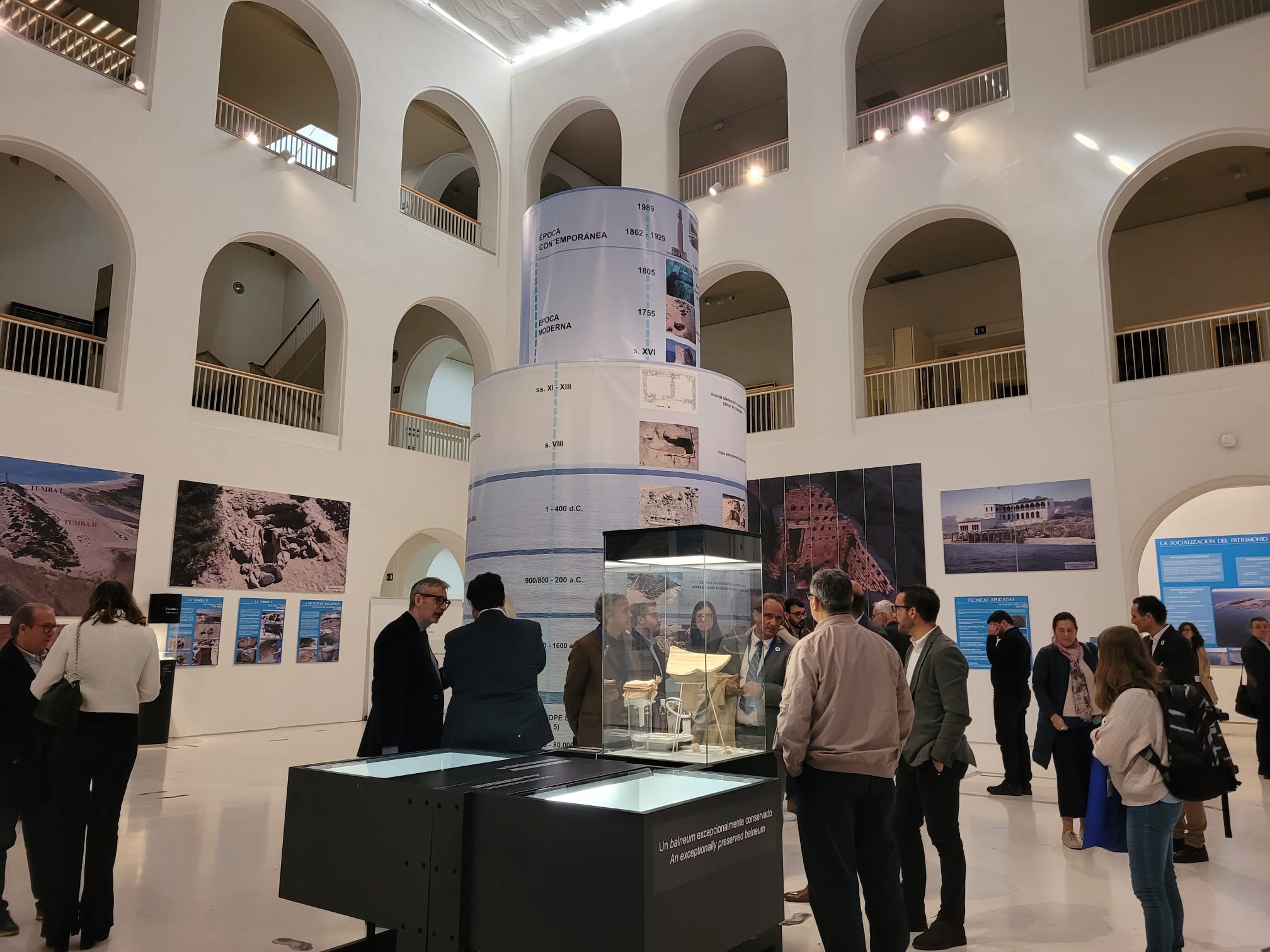 Exposición en el Patio Central del Museo de Cádiz.