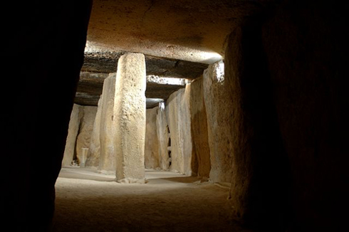 Interior del dolmen de Menga