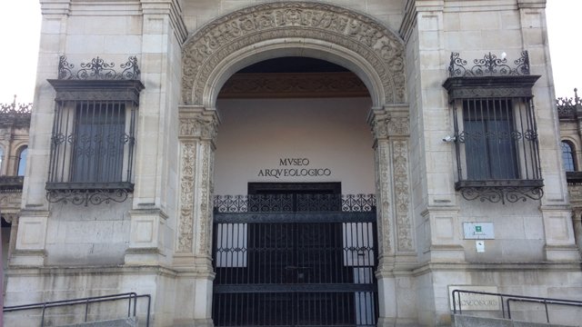 Puerta del museo